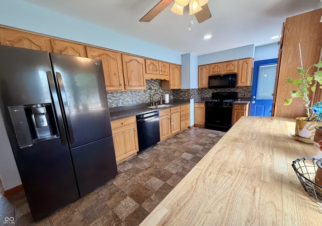 Photo 3 of Single family home for sale at 1929 N Avon Ave, Avon, IN 46123 | MLS# 22105367 | Listing updated on 2026-09-19