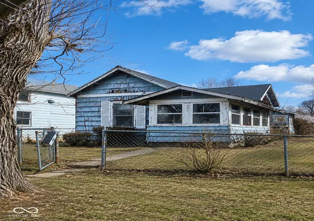 1st image of 2405 S Boots St, Marion, IN 46953 | MLS# 22105379