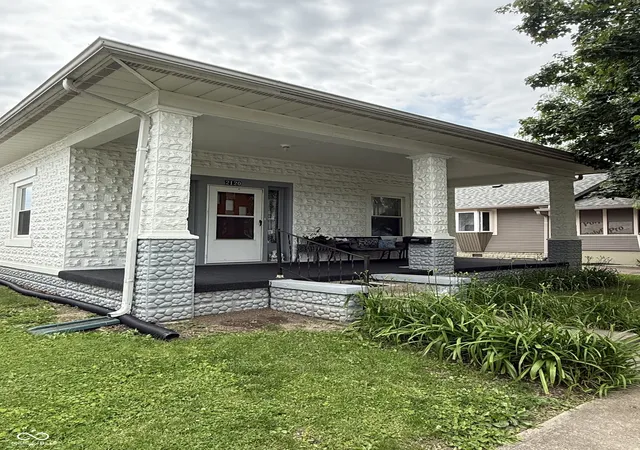 Homes for sale in Anderson, IN | 2120 George St, Anderson, IN 46016 | MLS# 22105411
