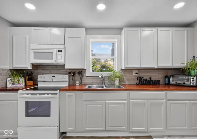 3rd image of 404 N Grant Ave, Indianapolis, IN 46201 | MLS# 22105412