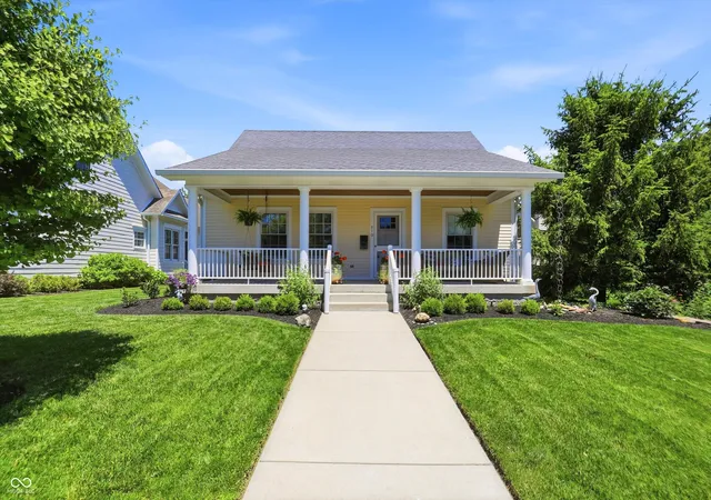 2nd image of 810 W Pine St, Zionsville, IN 46077 | MLS# 22105436