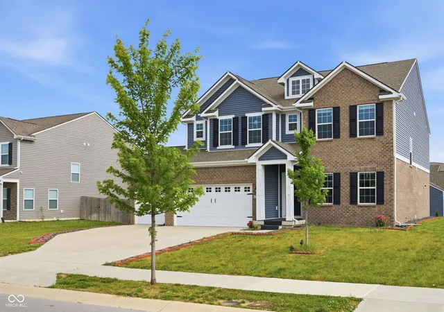 Photo 3 of Sale Pending at 884 Capricorn Dr, Franklin, IN 46131 | MLS# 22105447 | Listing updated on 2026-08-27