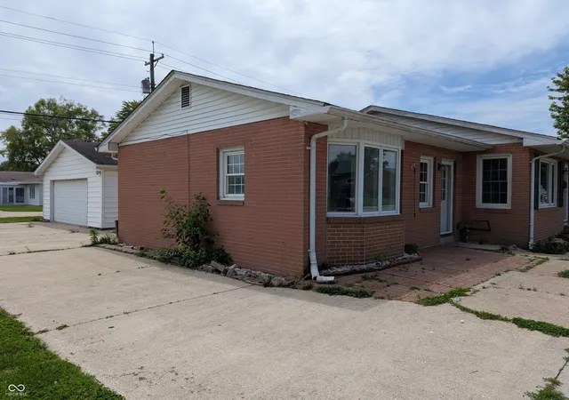 Photo 3 of Single family home for sale at 107 W Freeman Ave, Seymour, IN 47274 | MLS# 22105486 | Listing updated on 2026-09-16