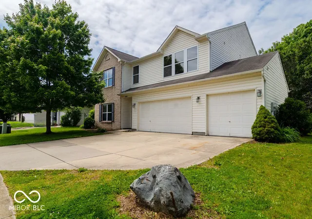 Photo 3 of Sale Pending at 3508 Limelight Ln, Whitestown, IN 46075 | MLS# 22105548 | Listing updated on 2026-09-23