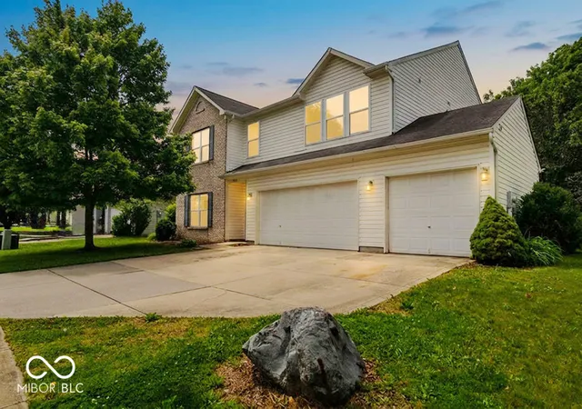 Photo 3 of Sale Pending at 3508 Limelight Ln, Whitestown, IN 46075 | MLS# 22105548 | Listing updated on 2026-09-23