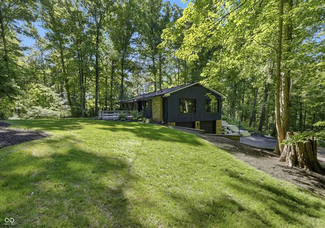 3rd image of 9220 Sandbury Rd, Indianapolis, IN 46256 | MLS# 22105577