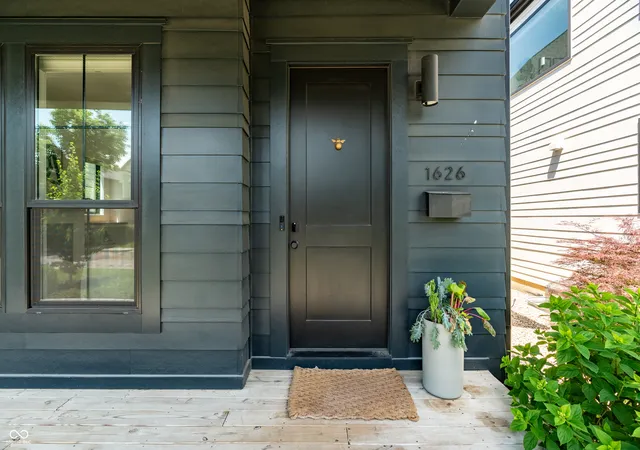 3rd image of 1626 Bellefontaine St, Indianapolis, IN 46202 | MLS# 22105592