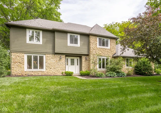 1st image of 1030 Maxwell Ln, Zionsville, IN 46077 | MLS# 22105593
