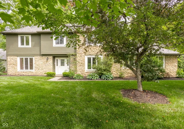 2nd image of 1030 Maxwell Ln, Zionsville, IN 46077 | MLS# 22105593