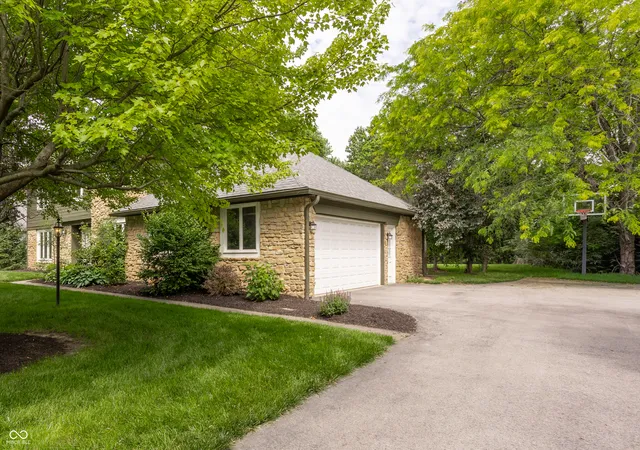 3rd image of 1030 Maxwell Ln, Zionsville, IN 46077 | MLS# 22105593