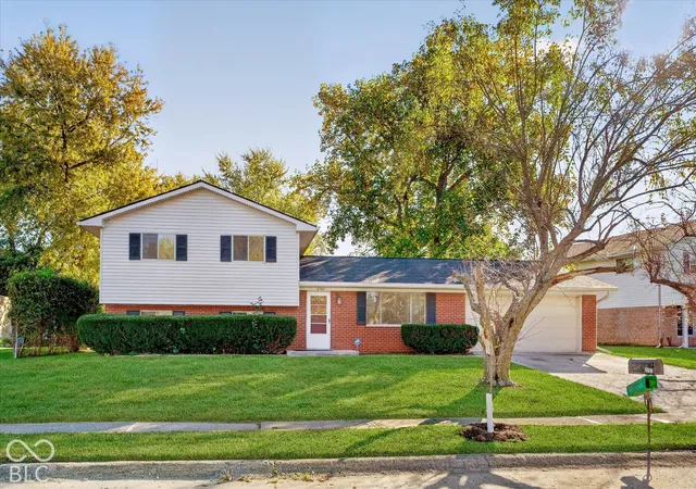 Photo 1 of Single family home for sale at 2733 Mercury Ct, Indianapolis, IN 46229 | MLS# 22105605 | Listing updated on 2026-10-25