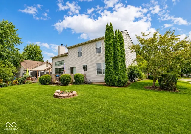 Photo 3 of Single family home for sale at 19408 Amber Way, Noblesville, IN 46060 | MLS# 22105631 | Listing updated on 2026-08-30
