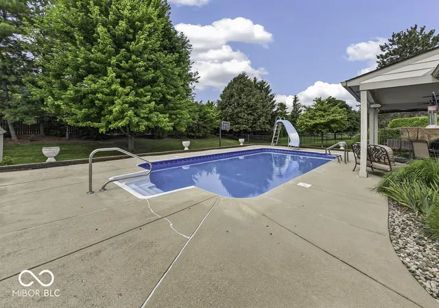 4th image of 1133 Hudson Bay Dr, Greenwood, IN 46142 | MLS# 22105652