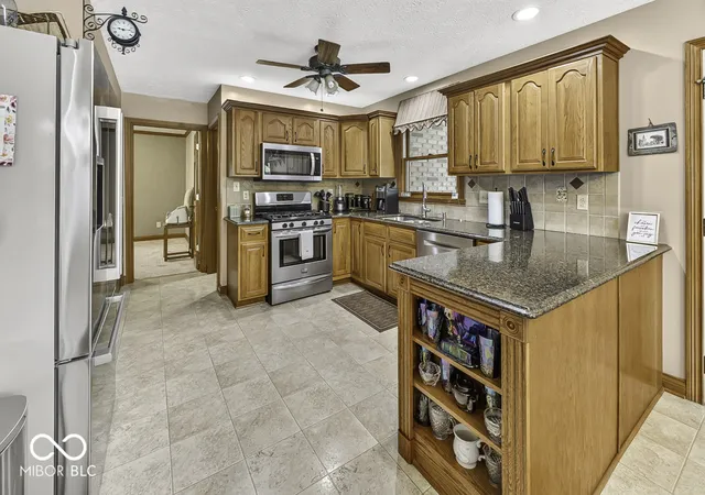 5th image of 1133 Hudson Bay Dr, Greenwood, IN 46142 | MLS# 22105652