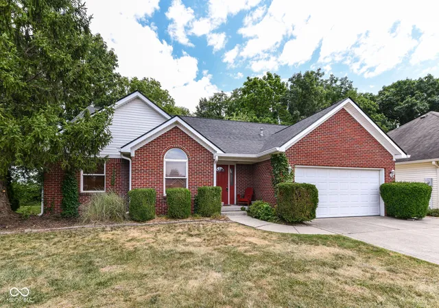 3rd image of 4257 W Summerhaven Dr, New Palestine, IN 46163 | MLS# 22105663