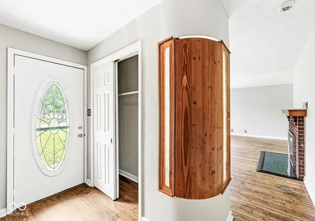 Photo 4 of Single family home for sale at 6634 N Oakview Dr, Indianapolis, IN 46278 | MLS# 22105730 | Listing updated on 2026-09-19