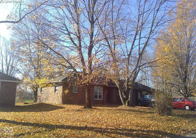 2nd image of 111 Darin Ct, Anderson, IN 46012 | MLS# 22105746