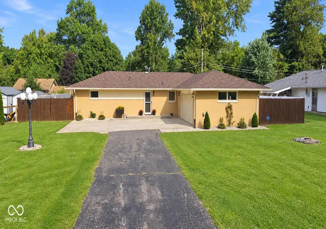 Single family home for sale at 9940 W Sunset Ln, Elwood, IN 46036 | MLS# 22105765