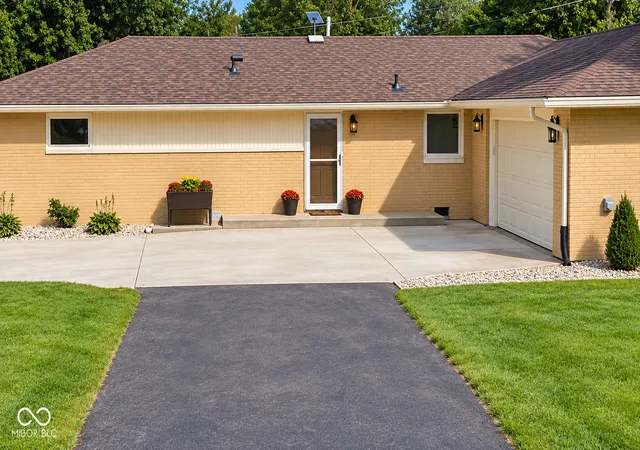 Photo 2 of Single family home for sale at 9940 W Sunset Ln, Elwood, IN 46036 | MLS# 22105765 | Listing updated on 2026-09-23