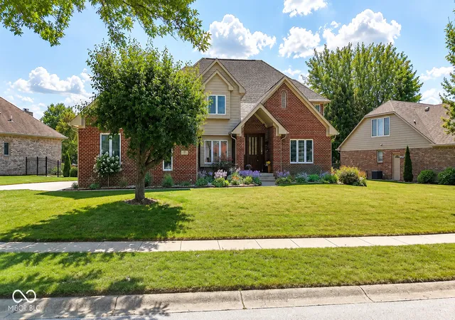 Homes for sale in Greenwood, IN | 1772 Wedgewood Dr, Greenwood, IN 46143 | MLS# 22105797