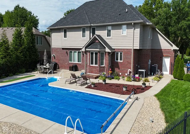 3rd image of 1772 Wedgewood Dr, Greenwood, IN 46143 | MLS# 22105797