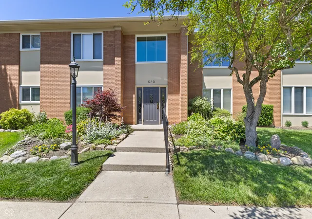 Condo for sale at 530 Hunters #D, Carmel, IN 46032 | MLS# 22105801
