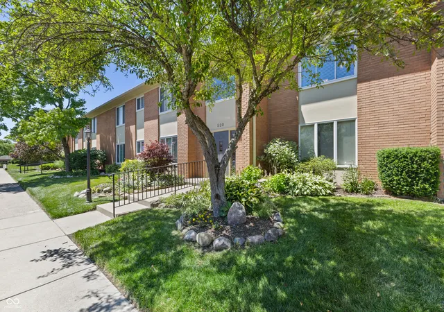 Photo 3 of Condo for sale at 530 Hunters #D, Carmel, IN 46032 | MLS# 22105801 | Listing updated on 2026-09-23