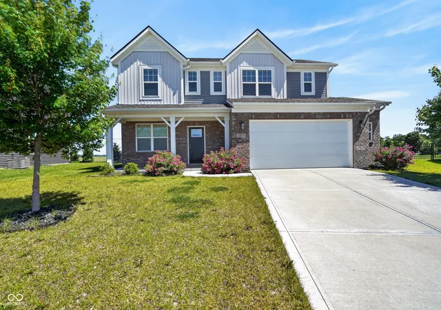 Photo 3 of Sale Pending at 10870 Sablecliff Way, Brownsburg, IN 46112 | MLS# 22105839 | Listing updated on 2026-07-03