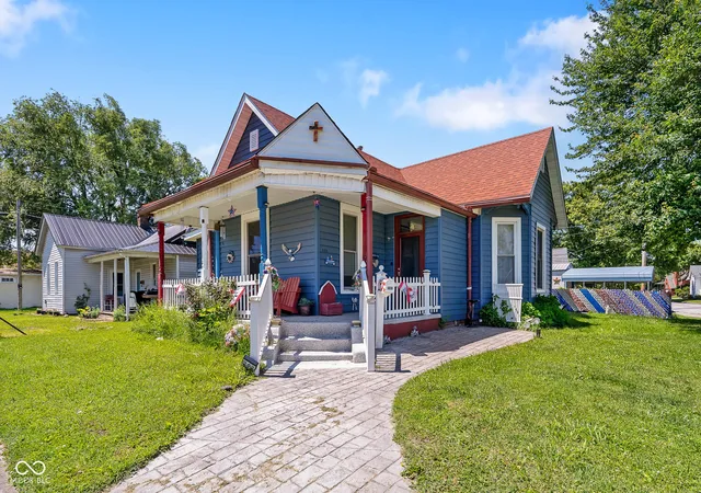 Homes for sale in Seymour, IN | 202 W Laurel St, Seymour, IN 47274 | MLS# 22105849