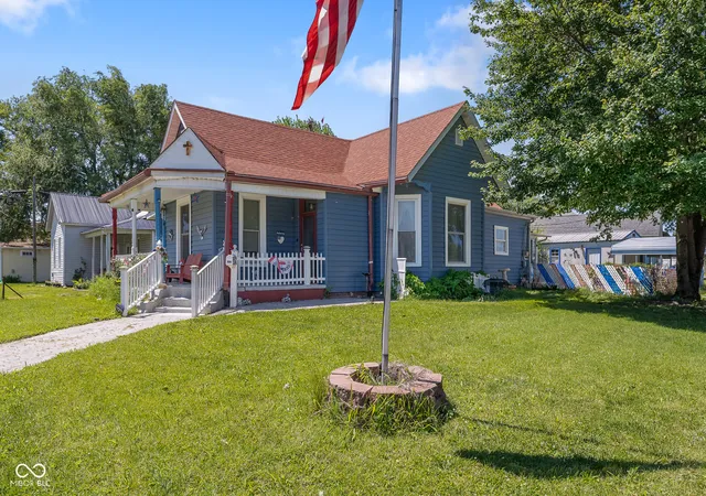 Homes for sale in Seymour, IN | 202 W Laurel St, Seymour, IN 47274 | MLS# 22105849