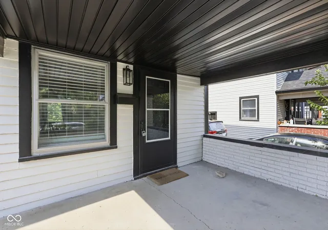 Photo 4 of Sale Pending at 642 E 54th Street, Indianapolis, IN 46220 | MLS# 22105879 | Listing updated on 2026-08-31