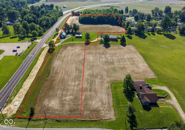 2nd image of 1804 N Ewing St, Seymour, IN 47274 | MLS# 22105887