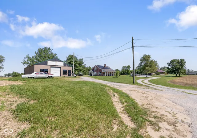 3rd image of 1804 N Ewing St, Seymour, IN 47274 | MLS# 22105887