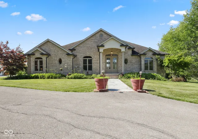 Homes for sale in Brownstown, IN | 5619 W County Road 200 N, Brownstown, IN 47220 | MLS# 22105902