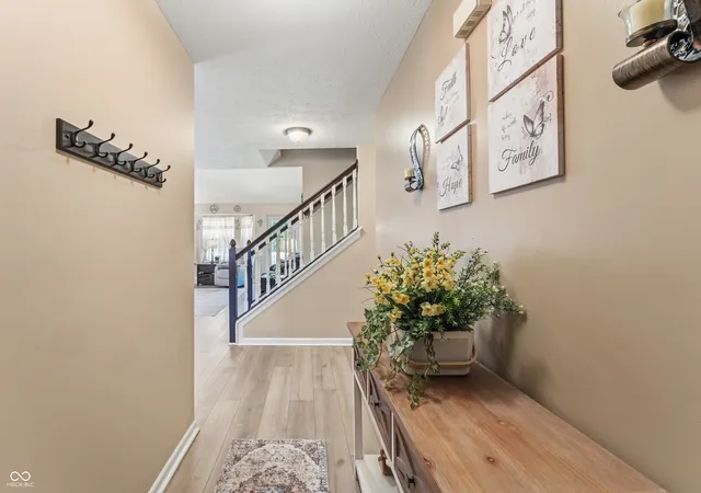 5th image of 6075 Prairie Stream Wy, Columbus, IN 47203 | MLS# 22105909