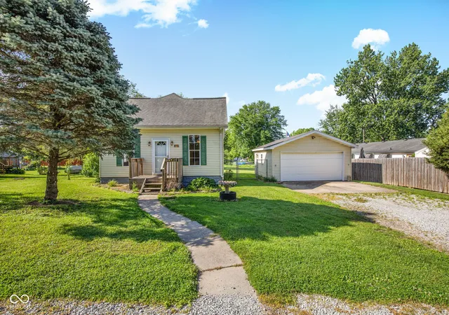 Homes for sale in Lapel, IN | 9781 W Walnut St, Lapel, IN 46051 | MLS# 22105912