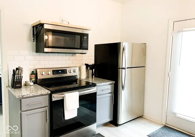 Photo 3 of House for sale at 1525 Kennington St, Indianapolis, IN 46225 | MLS# 22105962 | Listing updated on 2026-07-30