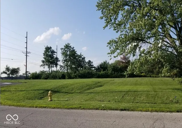 1st image of 512 Pleasant Run Dr, Greenwood, IN 46142 | MLS# 22106017
