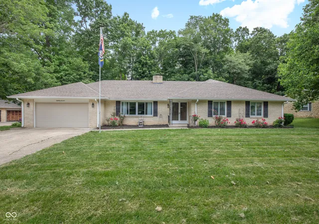 Photo 1 of Single family home for sale at 8114 Black Oak Dr, Plainfield, IN 46168 | MLS# 22106021 | Listing updated on 2026-09-19