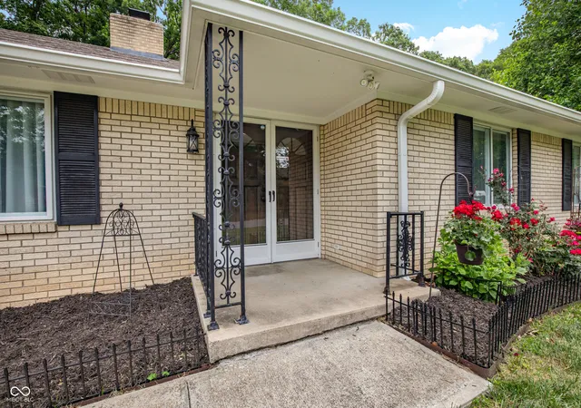 Photo 3 of Single family home for sale at 8114 Black Oak Dr, Plainfield, IN 46168 | MLS# 22106021 | Listing updated on 2026-10-09
