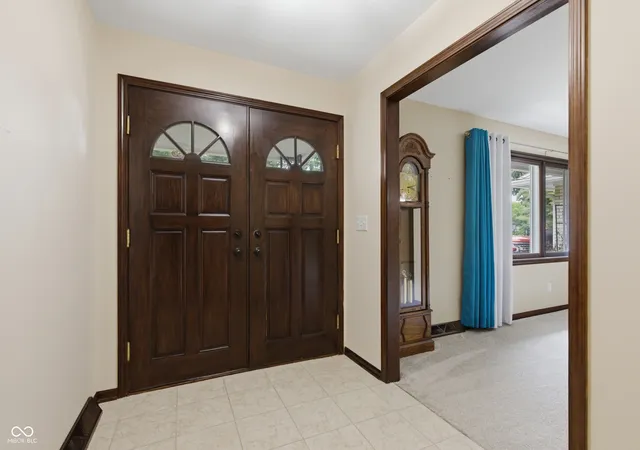 Photo 4 of Single family home for sale at 8114 Black Oak Dr, Plainfield, IN 46168 | MLS# 22106021 | Listing updated on 2026-10-09