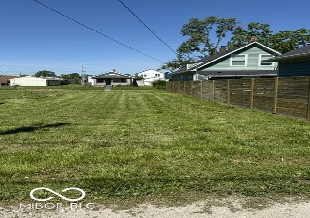 2nd image of 2011 Columbia Ave, Indianapolis, IN 46202 | MLS# 22106036