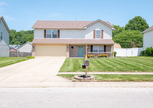 Photo 3 of Single family home for sale at 7204 Kidwell Dr, Indianapolis, IN 46239 | MLS# 22106051 | Listing updated on 2026-10-07