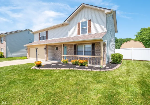 Photo 4 of Single family home for sale at 7204 Kidwell Dr, Indianapolis, IN 46239 | MLS# 22106051 | Listing updated on 2026-10-07