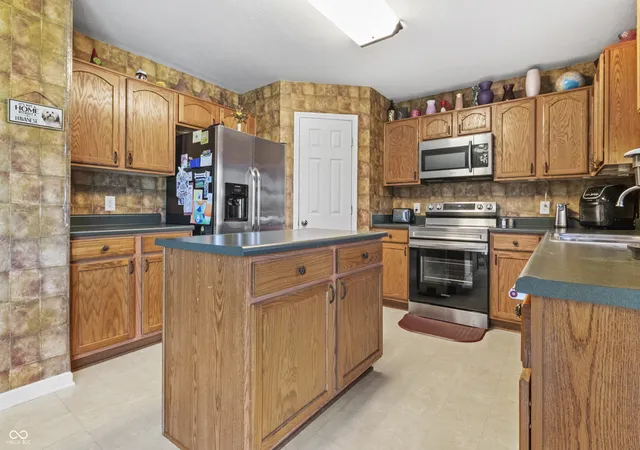 Homes for sale in Indianapolis, IN | 6618 Smithfield Dr, Indianapolis, IN 46237 | MLS# 22106053