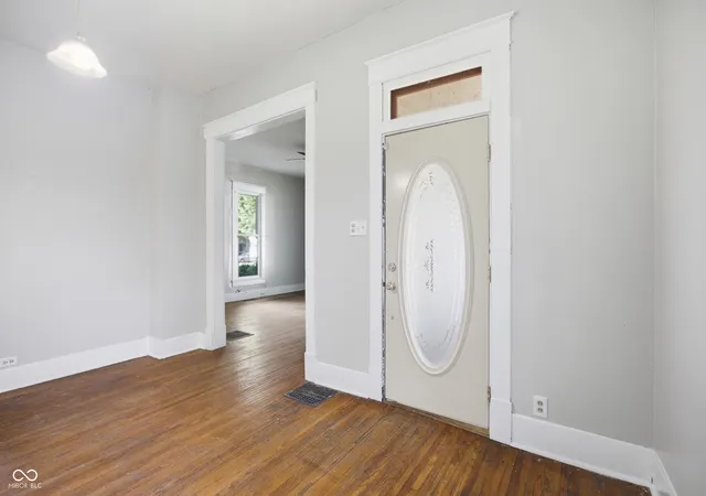 Photo 3 of Single family home for sale at 810 College, Anderson, IN 46012 | MLS# 22106077 | Listing updated on 2026-09-25