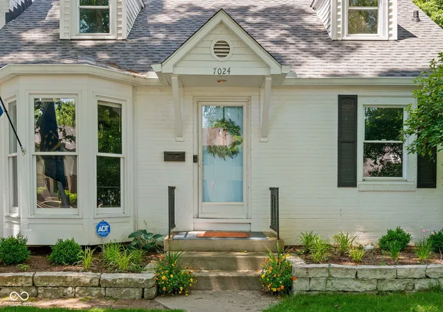 3rd image of 7024 Broadway, Indianapolis, IN 46220 | MLS# 22106105