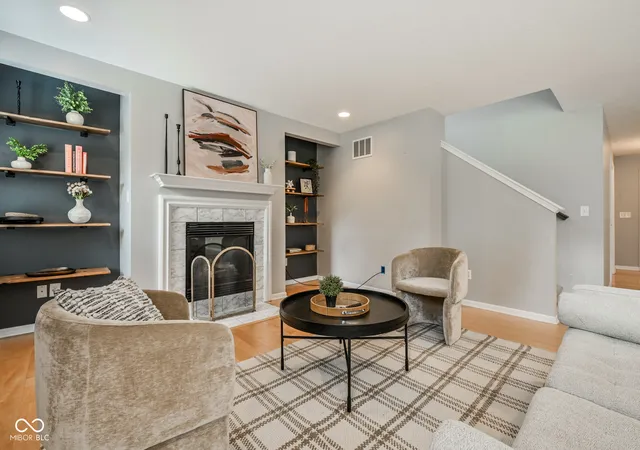 Photo 3 of Single family home for sale at 8189 Admirals Landing Pl, Indianapolis, IN 46236 | MLS# 22106125 | Listing updated on 2026-09-03