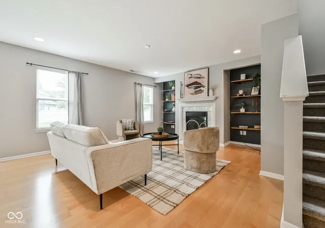 Photo 3 of Single family home for sale at 8189 Admirals Landing Pl, Indianapolis, IN 46236 | MLS# 22106125 | Listing updated on 2026-09-03