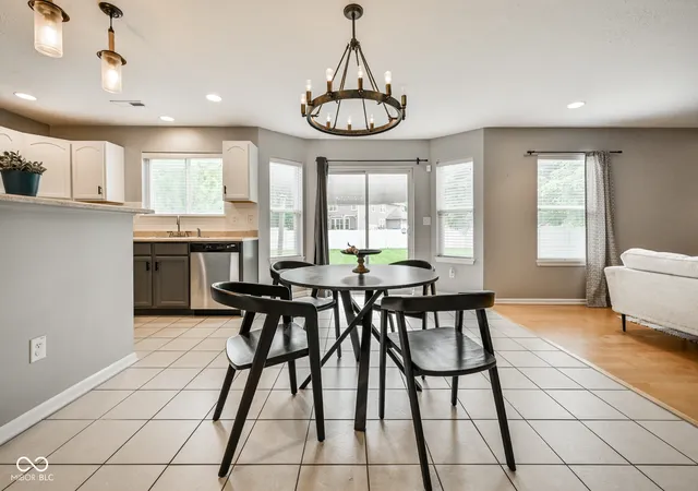 Photo 4 of Single family home for sale at 8189 Admirals Landing Pl, Indianapolis, IN 46236 | MLS# 22106125 | Listing updated on 2026-09-03